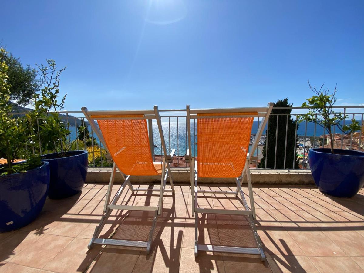 Villa L'Ensoleillee Vue Panoramique Mer, 250 M De La Plage Et Du Centre Ville 멍똥 외부 사진
