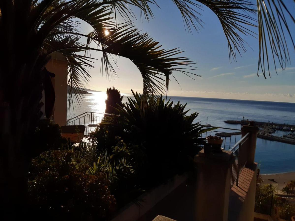 Villa L'Ensoleillee Vue Panoramique Mer, 250 M De La Plage Et Du Centre Ville 멍똥 외부 사진