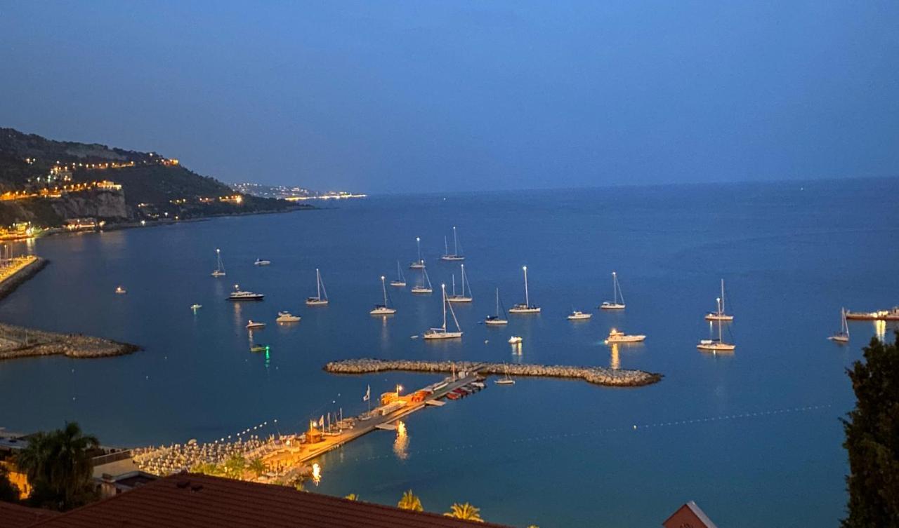 Villa L'Ensoleillee Vue Panoramique Mer, 250 M De La Plage Et Du Centre Ville 멍똥 외부 사진