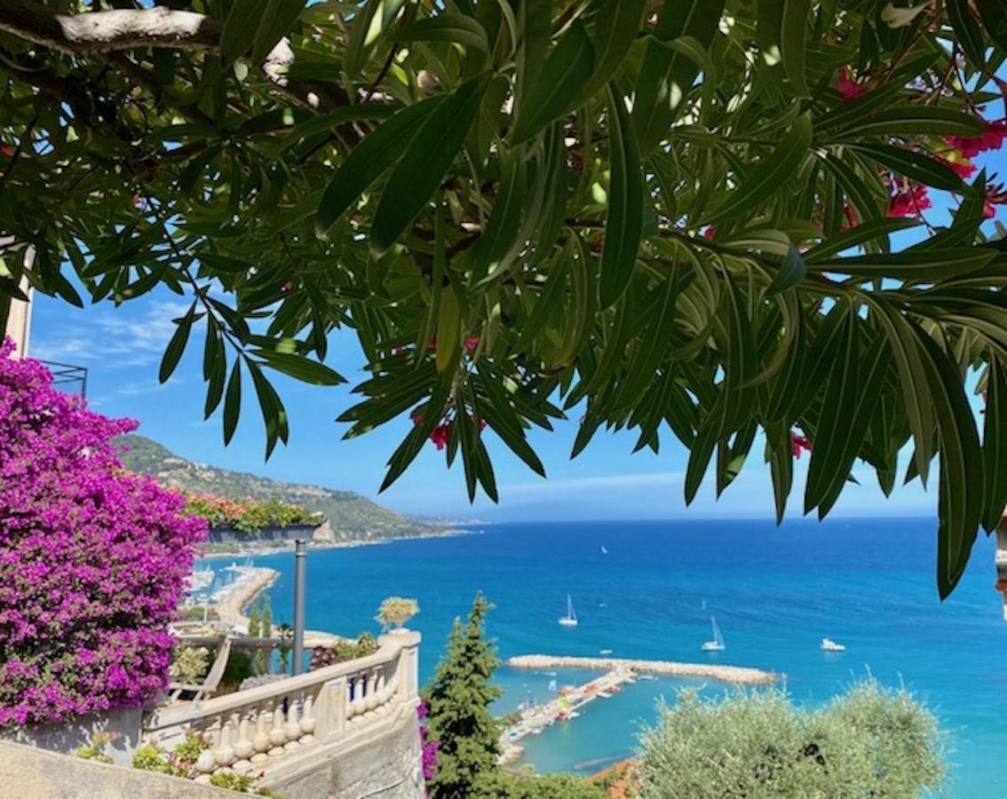Villa L'Ensoleillee Vue Panoramique Mer, 250 M De La Plage Et Du Centre Ville 멍똥 외부 사진